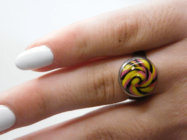 Cabochon Escargot Jaune/Rose/Noir