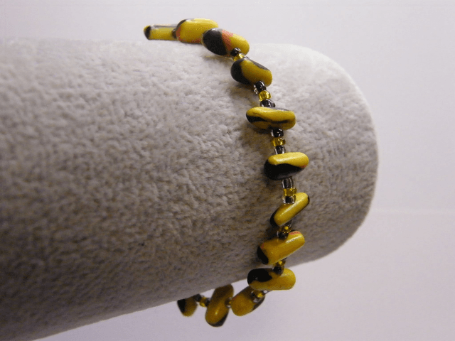 Perles Jaune/Noir/Rouge