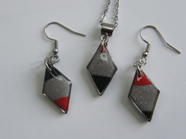 Losange Gris pailleté/Noir/Rouge