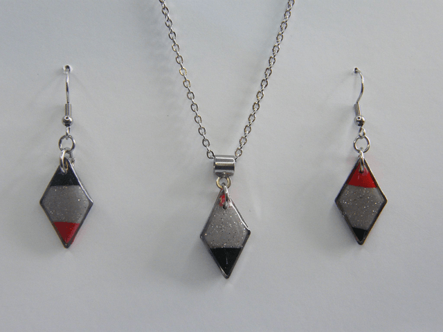 Losange Gris pailleté/Noir/Rouge