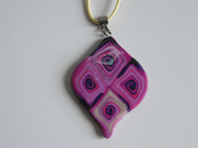 Losange arrondi Rose/Violet/Blanc Nacré