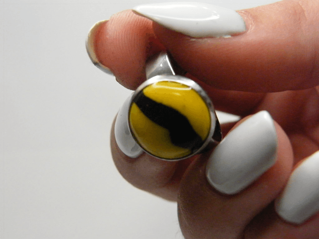 Cabochon Jaune/Noir