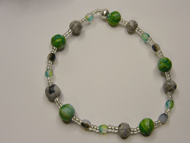 Perles Vert/Blanc et Blanc/Noir/Marron
