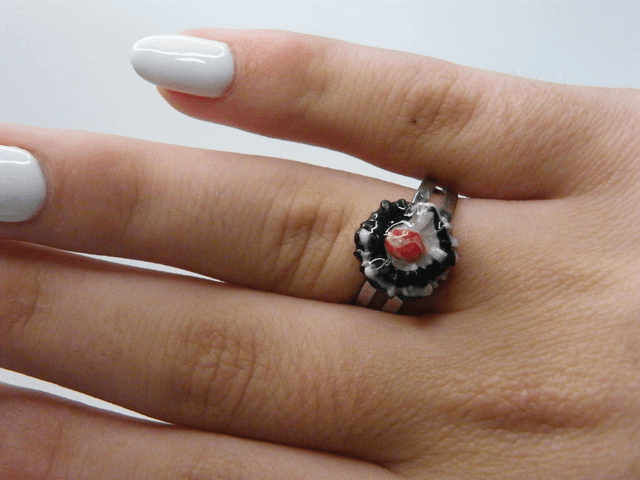 Fleur Blanc/Noir/Rouge
